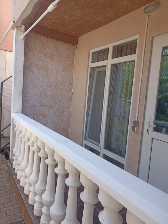 Двухэтажный трёхкомнатный дом Крым с кухней и двором под ключ