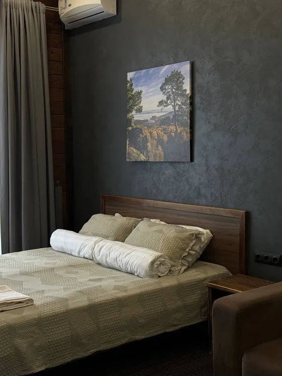 Апартаменты на Солнечной Долине с видом на пруд, горы, долину