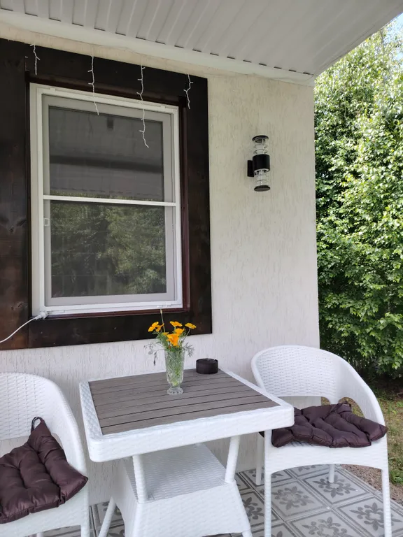 Уютный домик около озера