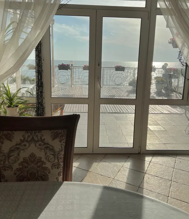 Коттедж у моря