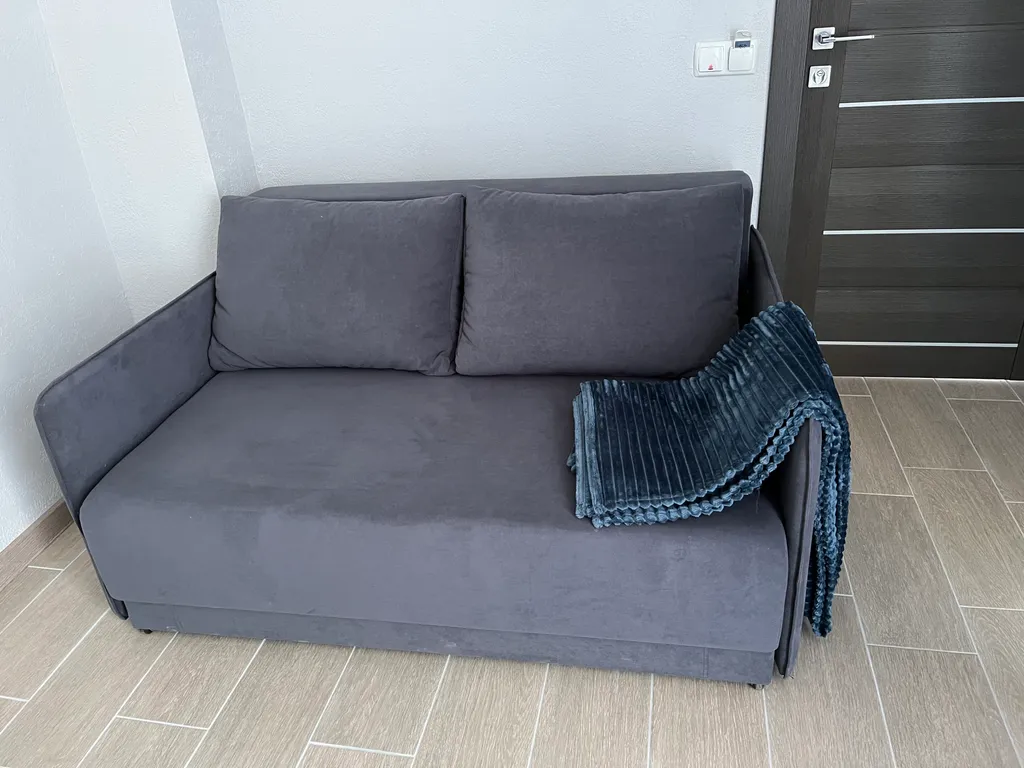 Комната с видом на море синяя