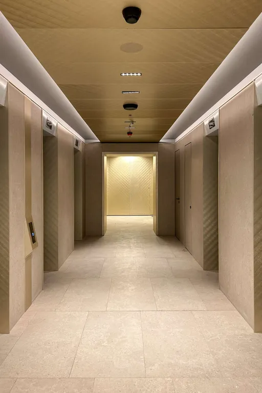 Просторные трёхкомнатные апартаменты в центре города в Capital Towers