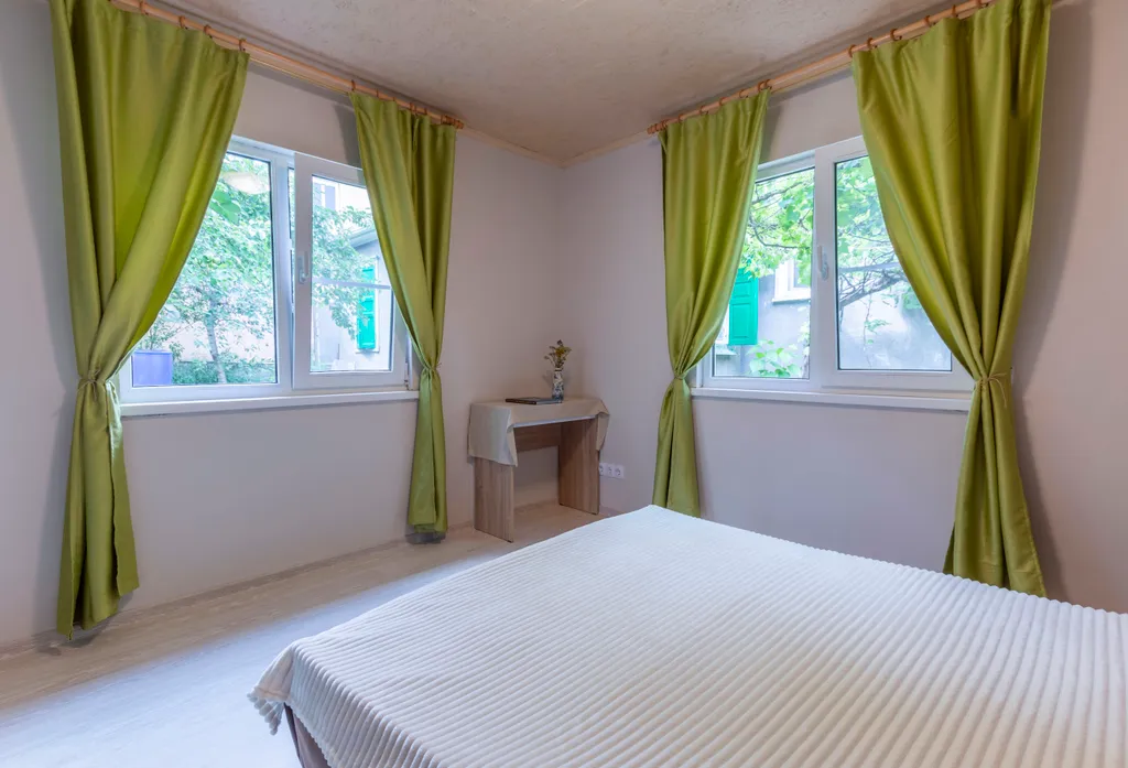 Домик с садом у заповедника