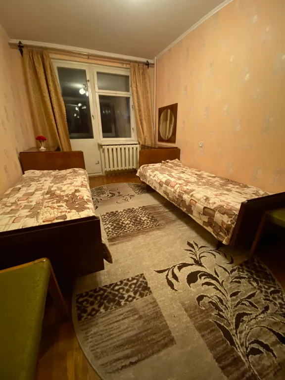 Двухкомнатная квартира с большой лоджией в центре Феодосии