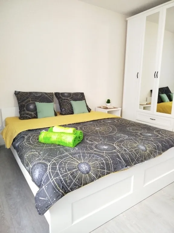 Просторная семейная двухкомнатная квартира рядом с центром города — аренда посуточно в Псков