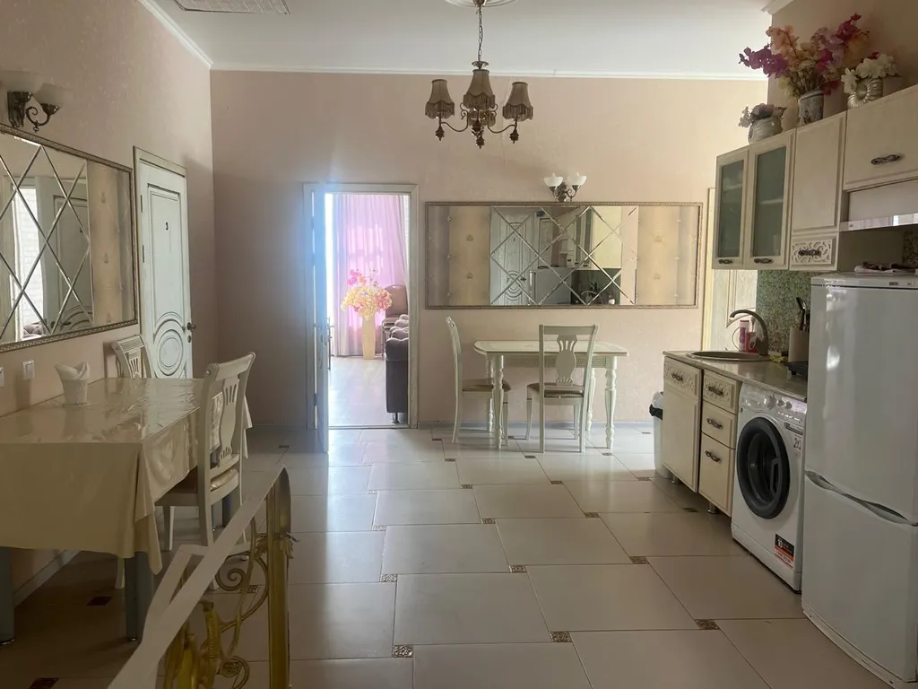 Дом замок с видом на море и горы