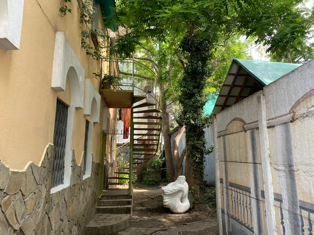 Часть дома у моря с террасой и отдельным входом