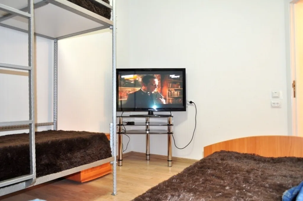 Двуxкoмнатнaя квapтиpа в доме - памятник архитектуры