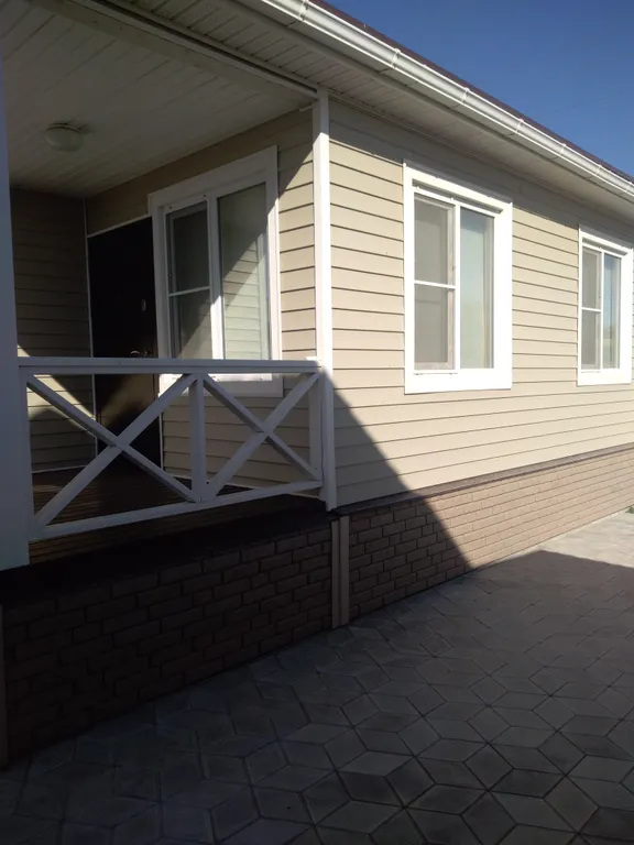 Коттедж с собственной территорией, большой беседкой и мангальной зоной