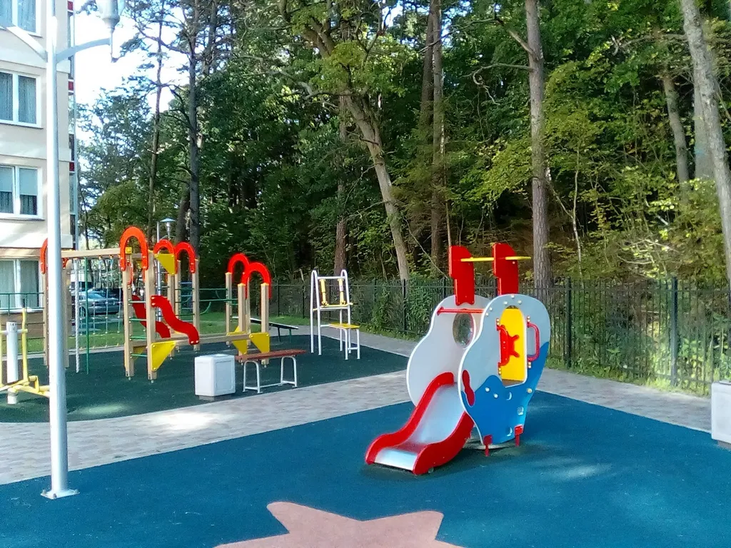 Квартира у моря, с видом на озеро и сосновый бор