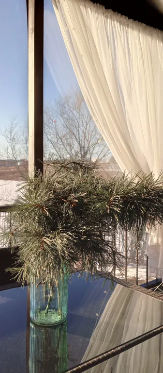 Стильный дом у реки с баней