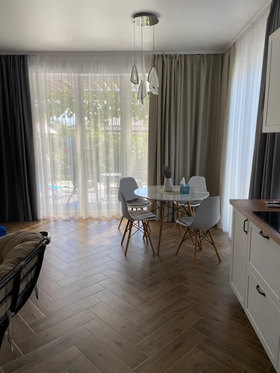 Уютный современный дом возле гор и моря