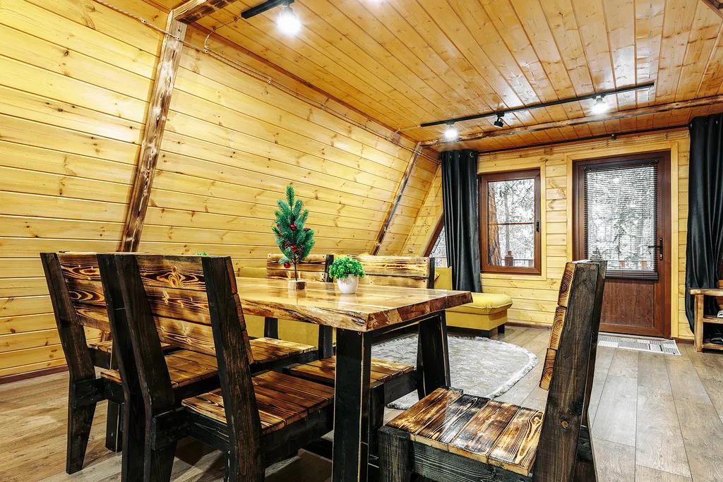 Коттедж в лесу с бассейном