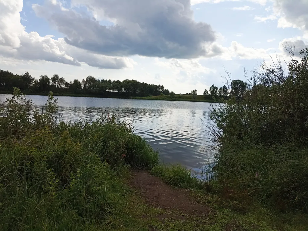 Уютный домик рядом с озером