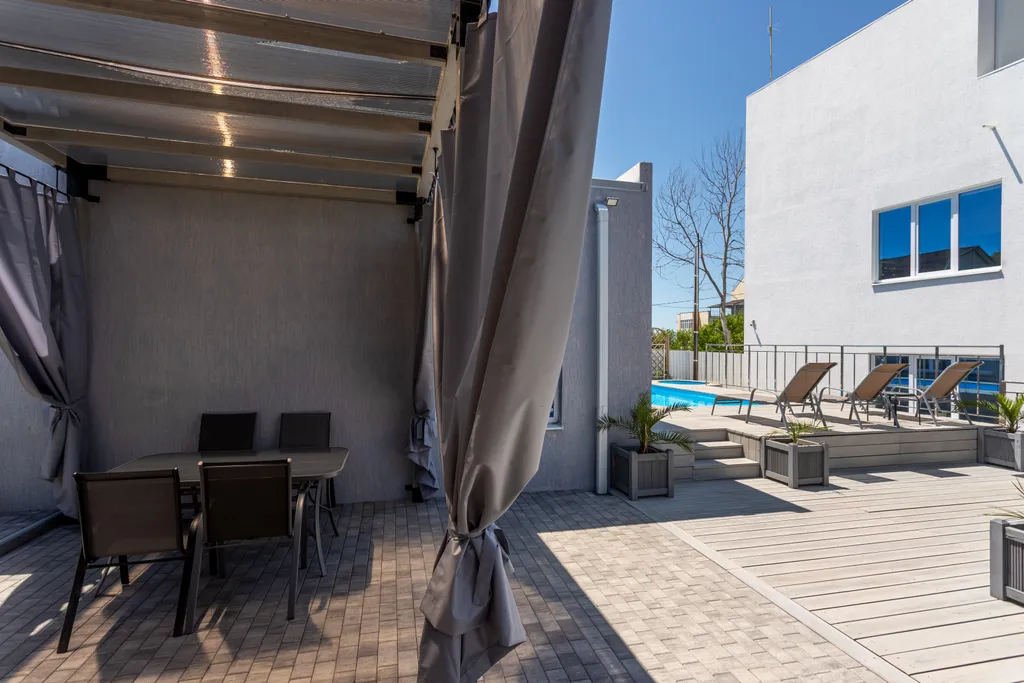 Дом для отдыха с бассейном и банным комплексом