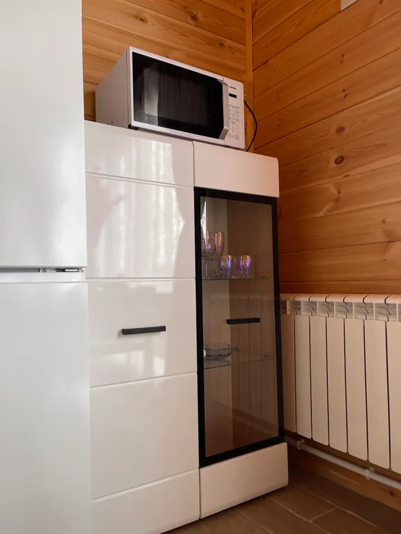 Уютный дом у леса и озера