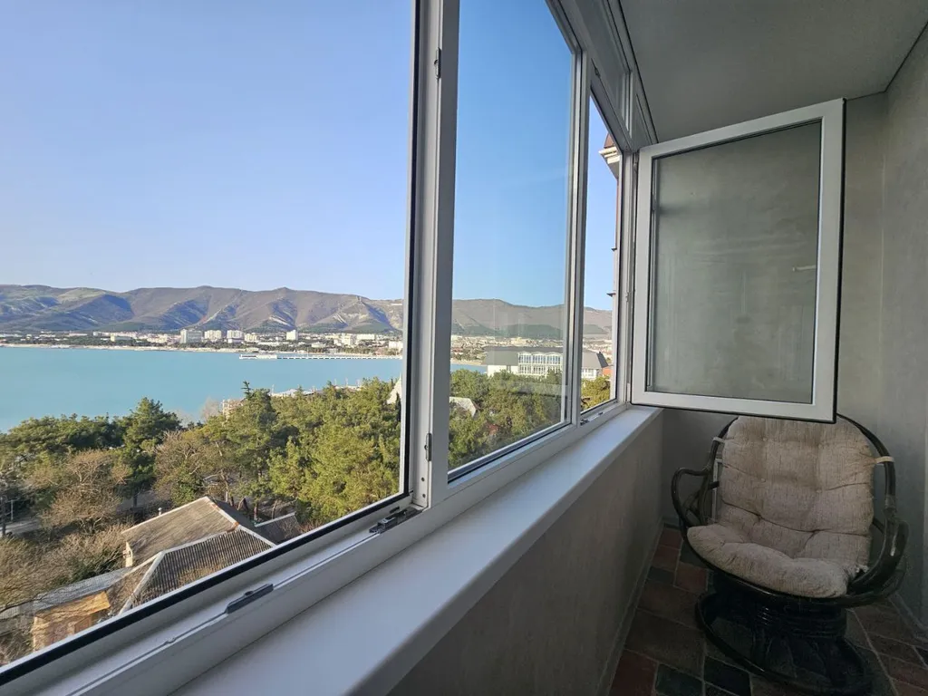2-комнатная квартира с красивейшим видом на море и горы