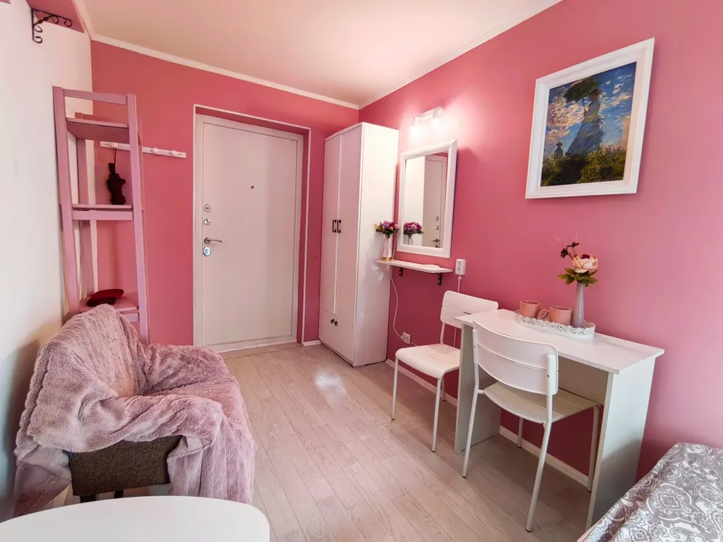 Квартира Комната "Другой Эрмитаж". Между Эрмитажем и Исаакием. Хранение багажа. — Санкт-Петербург