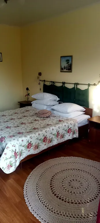 Уютная комната спальня для 2х гостей