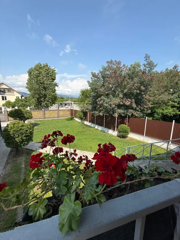 Коттедж Трёхместный номер со всеми удобствами — Сухум