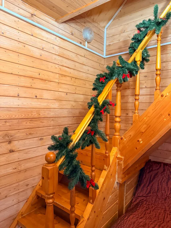 Уютный дом у березок