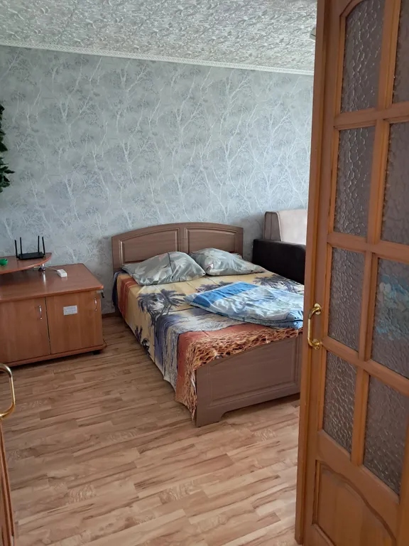 Просторная 2-комнатная квартира со свежим ремонтом недалеко от въезда.