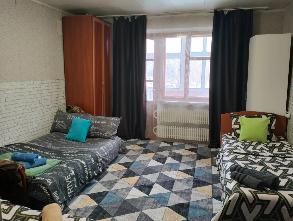 Трехкомнатная просторная квартира(7 гостей 5 спальных мест) — аренда посуточно в Кропоткин