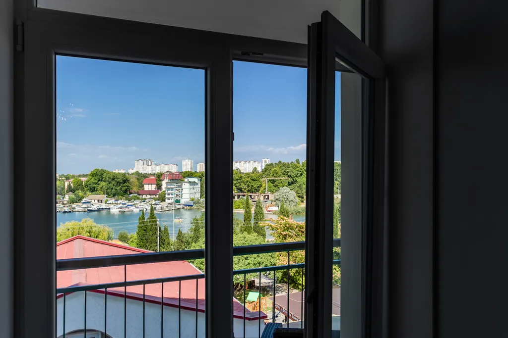 Двухкомнатный люкс с видом на море