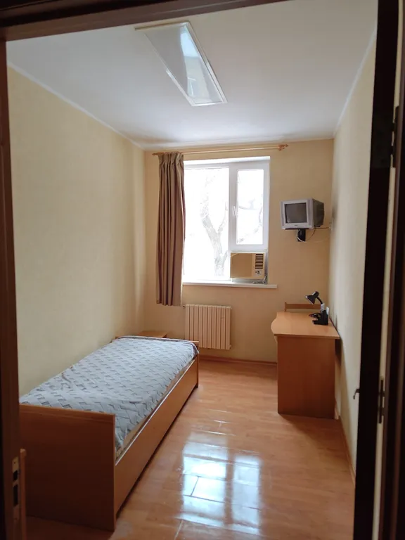 Комната ДНР Донецк центр. 24/7 - вода, ТВ, WiFi, кондишн, чистота.