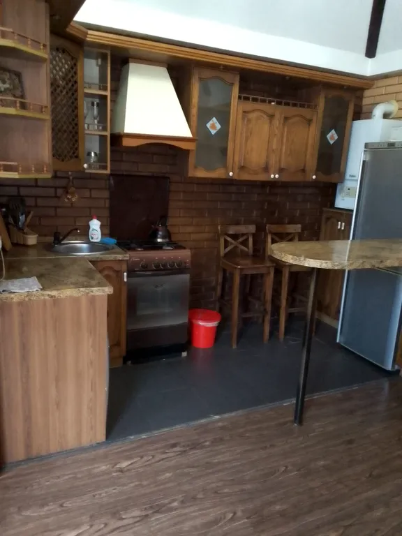 Домик с двором и мангалом