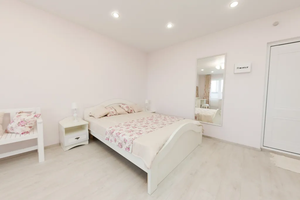 Красивая студия с видом на озеро в расширенном центре