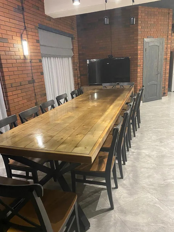 Частный дом с футбольным полем