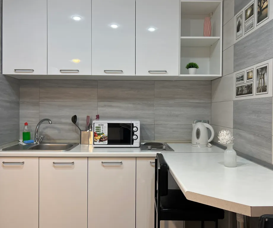 Студия на двоих у Аэропорта с панорамным окном