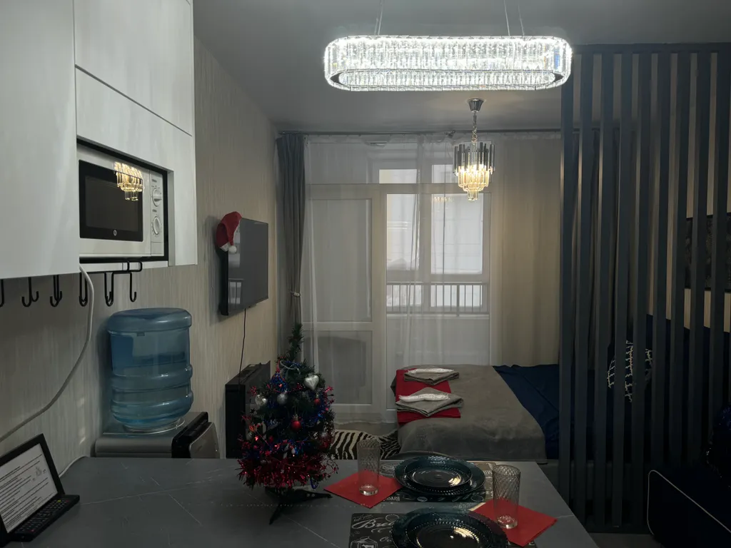 Студия с камином у парка