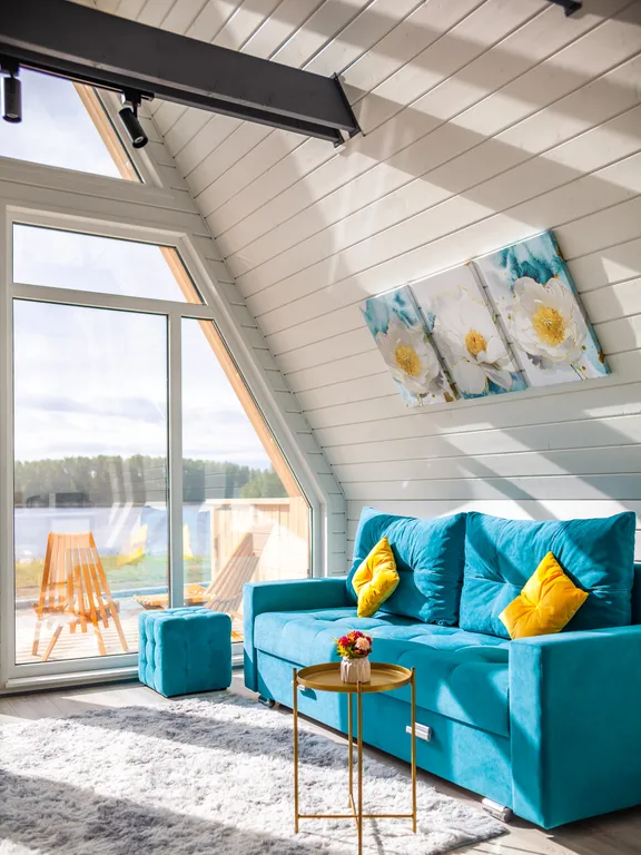 Уютный домик на берегу озера