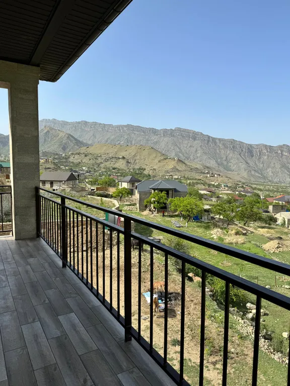 Новый стильный дом с видом на горы