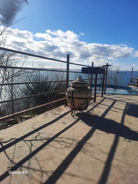 Студия на берегу моря