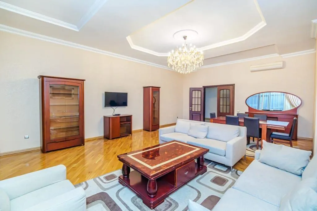 Vip Apartment Manovi