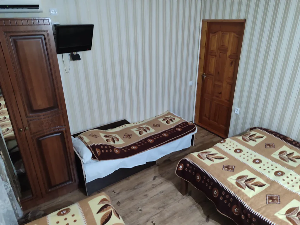 Квартира Уютная комната от 2х до 4х человек (№4) — Адлер