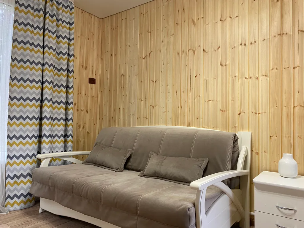 Уютный домик в лесу с панорамными окнами