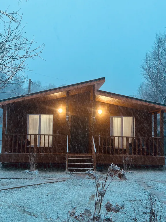 Дом с верандой с баней на участке 10 соток