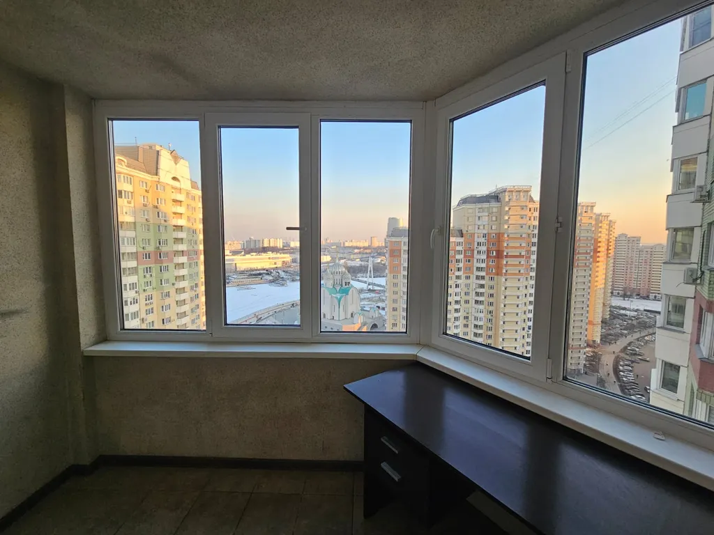 Вид на реку и крокус