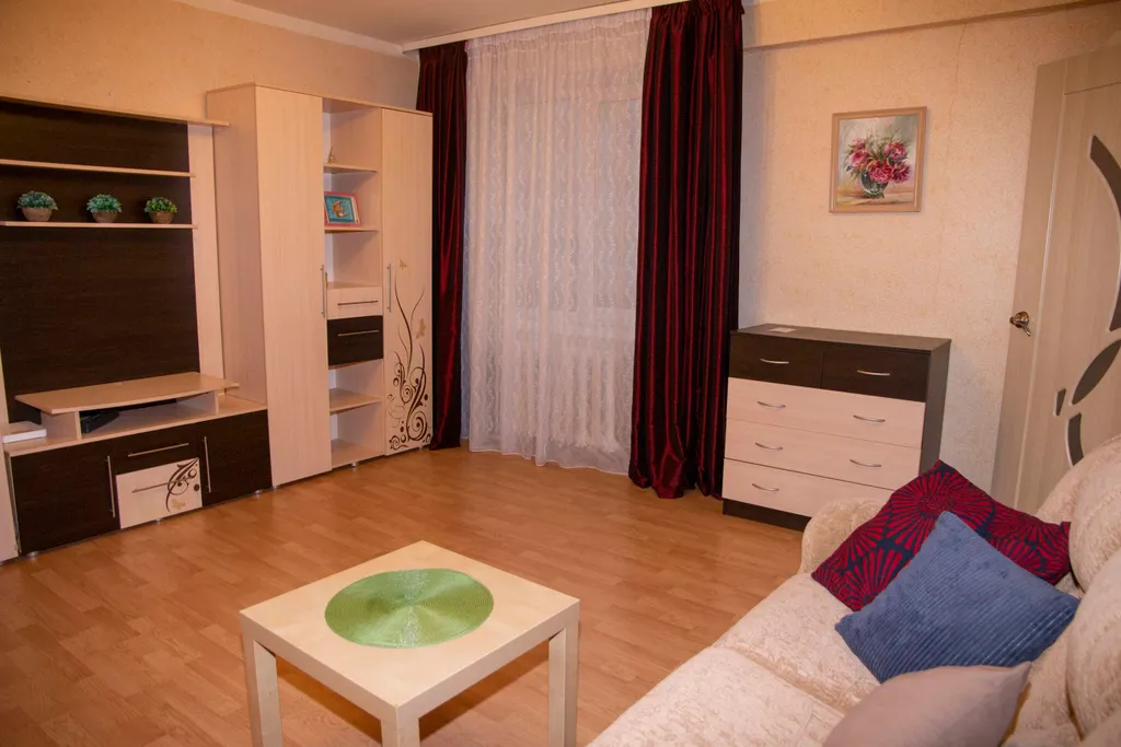 Большая трёхкомнатная квартира в новом доме у пруда