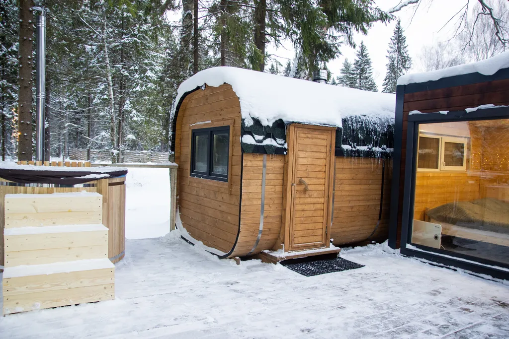 Маленький домик в лесу на Живописной улице