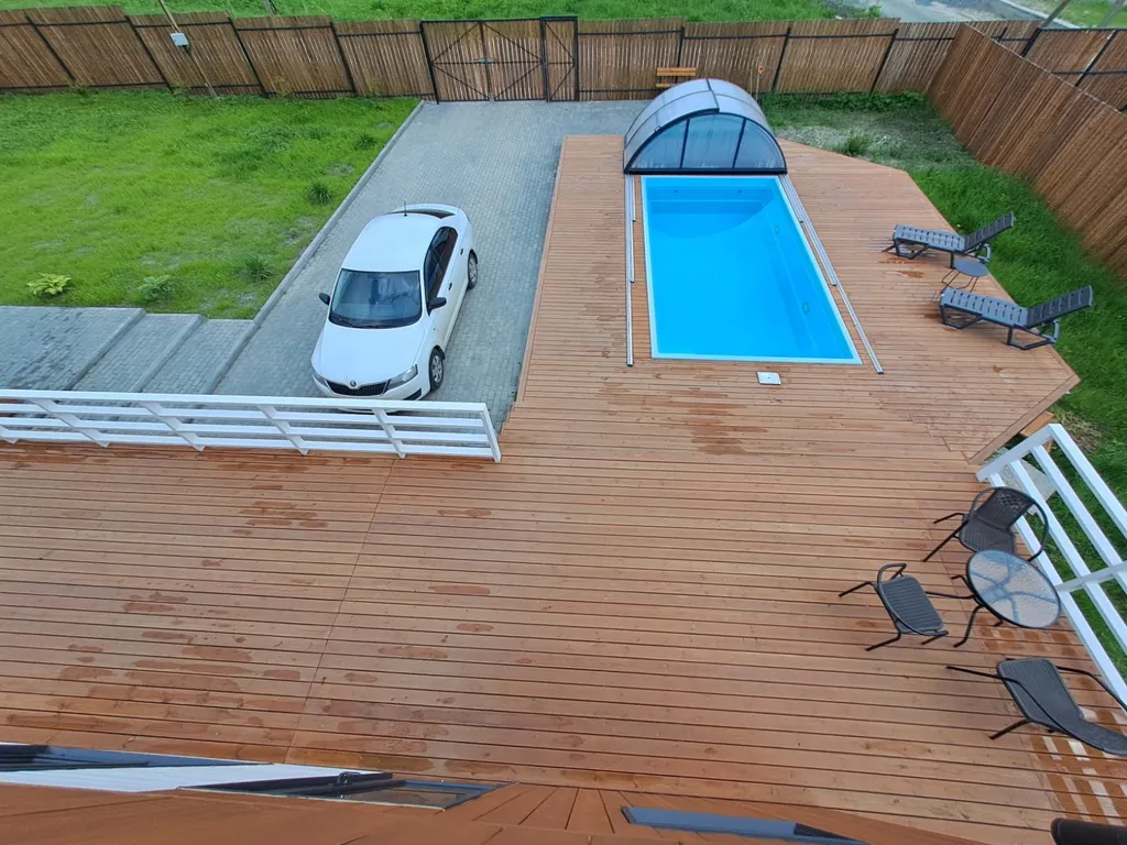 Дом с бассейном