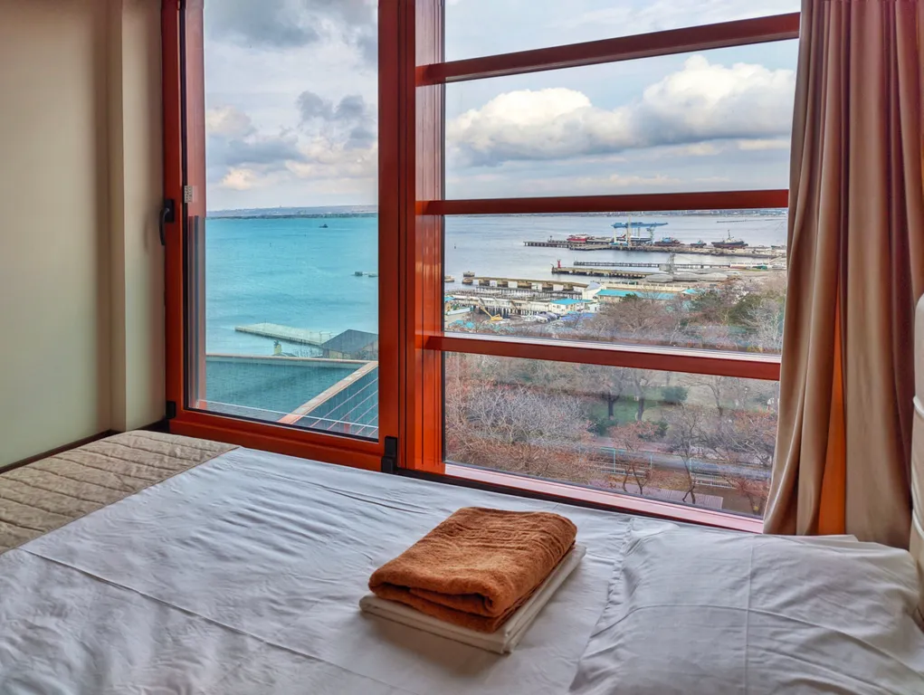 Видовая 2-комнатная квартира в Золотой Бухте