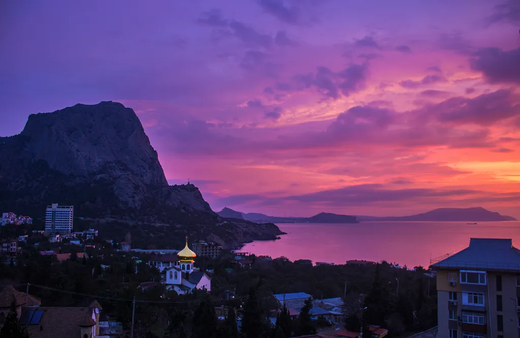 Уютная комната с персональной лоджией и великолепным видом на море