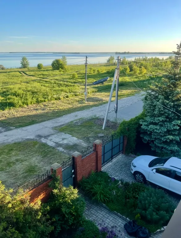 Уютный дом на берегу реки Кама