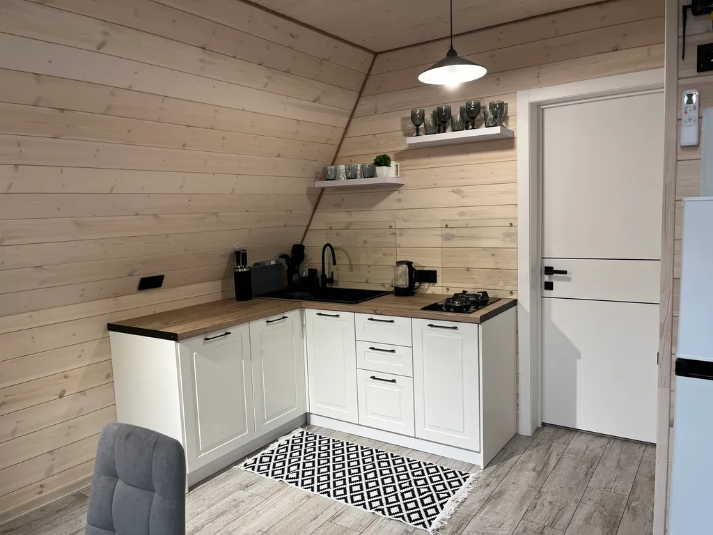 Афрейм с горячей купелью и бассейном