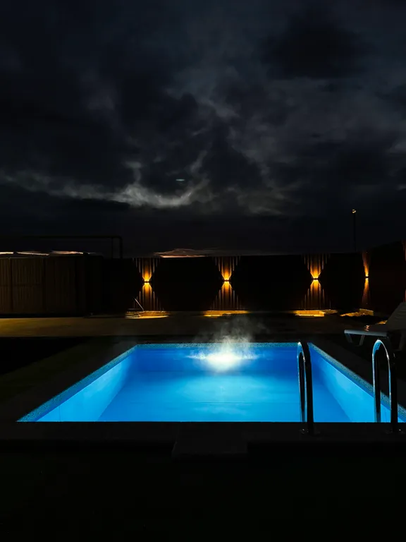 Дом с баней и бассейном